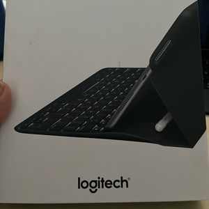 Logitech iPad Keyboard Case (used)